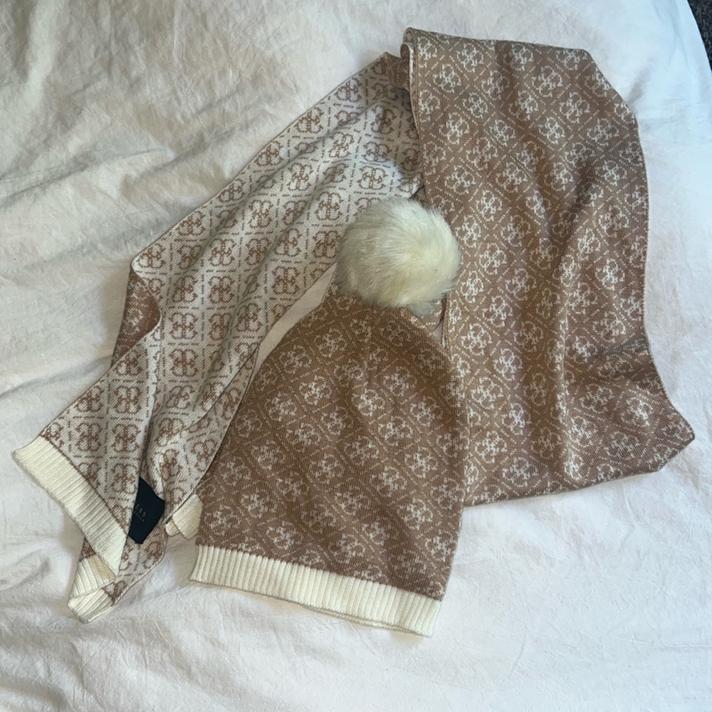 Guess Monogram Scarf and Hat
